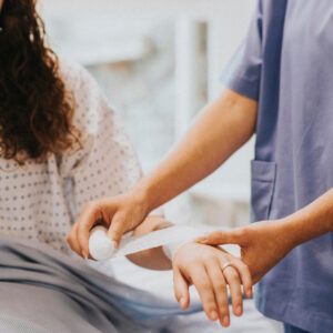 Dos tipos comunes de salarios perdidos que se puede recibir debido a una lesión laboral